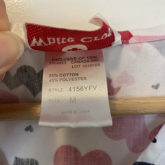 White Cross Scrub Top Size Medium Valentines Heart Print Pink Red Pockets EUC - Picture 7 of 7